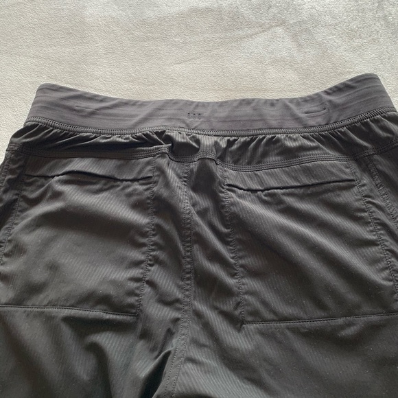 Lululemon men black studio active/athleisure pants - Picture 11 of 14